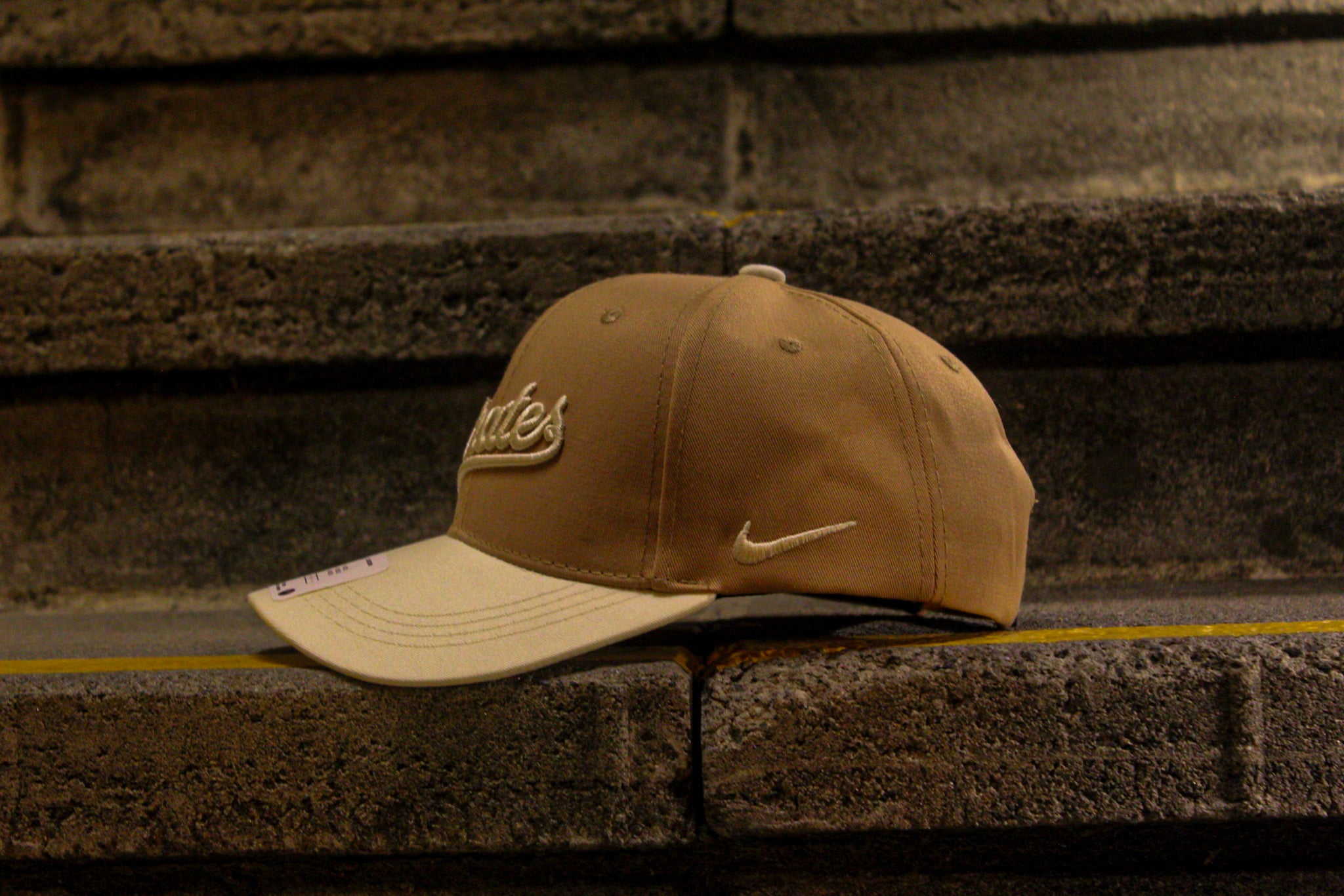 Gorra Nike Rise Performance Flex de los Piratas de Pittsburgh